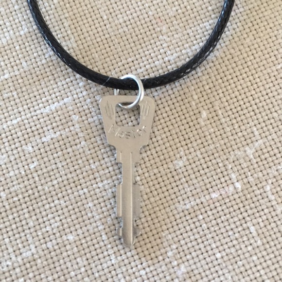 HAND CRAFTED Vintage Master Key Necklace Set Silver Toned - Picture 3 of 9